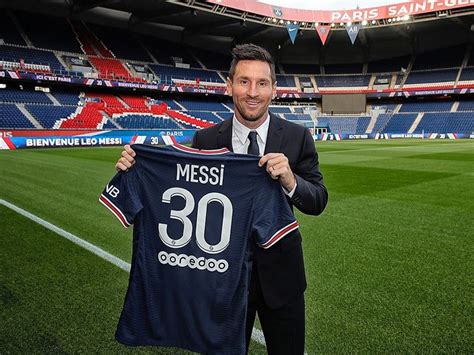 lionel messis psg jersey sells    minutes man