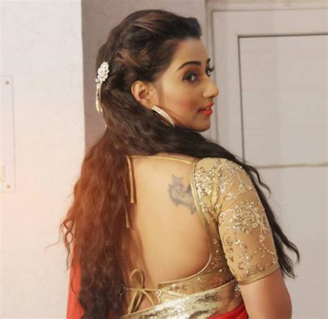 Sayantika Banerjee Sexy In Saree Veethi