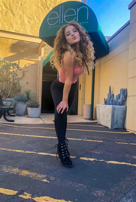 Sofie Dossi On Twitter Sofie Dossi Girl Photography Poses Model Outfit