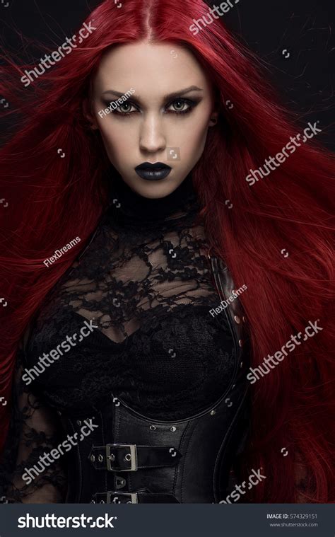 3 850 Imágenes De Red Hair Goth Models Imágenes Fotos Y Vectores De