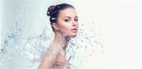 beautiful model spa woman  splashes  water beautiful smil apax