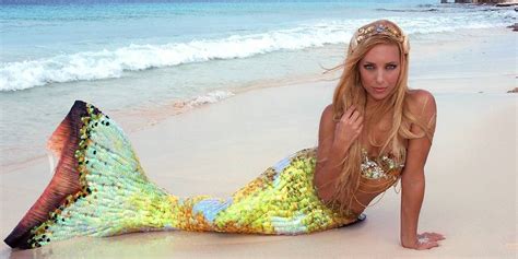10 beautiful photos of a professional mermaid because
