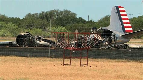 all 13 passengers survive wwii era plane crash in texas cnn