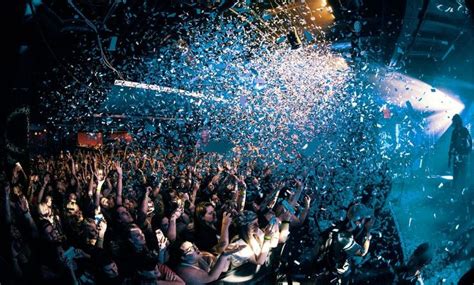 Crowd Party Streamers And Confetti Hd Photo By Elena De