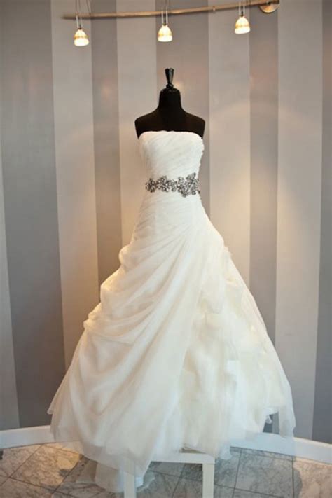 White Elegant Strapless Long Ball Gown Wedding Dresses