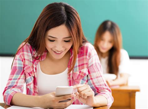 compulsive texting affects teens  school cbs news