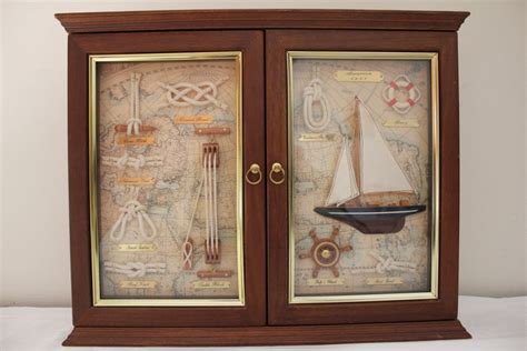 maritiem houten sleutelkastje met vitrinedeurtjes catawiki