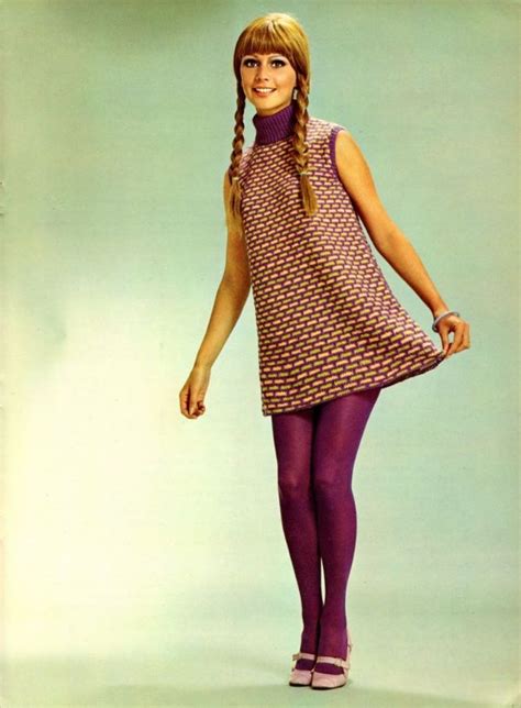 Groovy Sixties 24 Fabulous Photos Defined The 1960s Women S Fashion