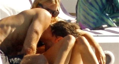 Jude Law Sniffs Sienna Miller S Crotch
