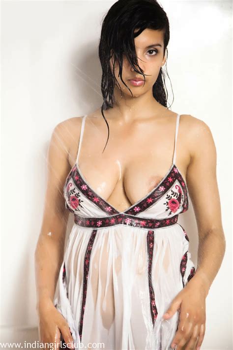 indian porn beautiful babe shanaya taking shower indian girls club
