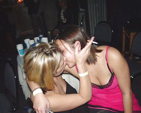 smoking babes lesbian kissing 40 pics xhamster