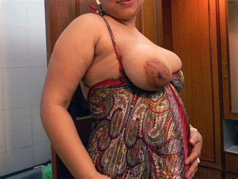 tamil aunty removing saree blouse big showing boobs pics 1