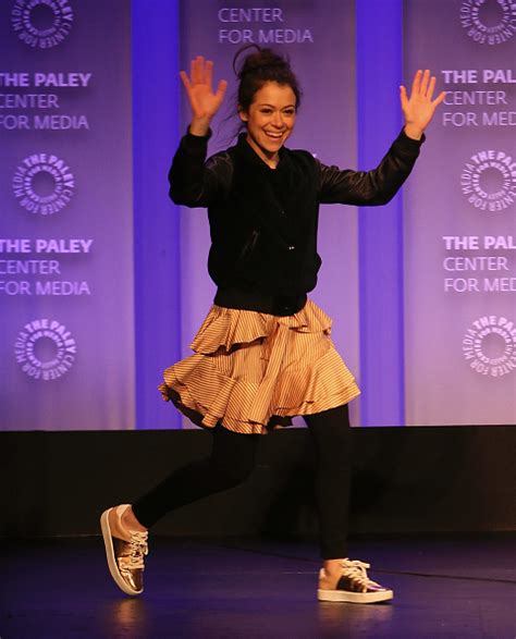 tatiana maslany wore sneakers with a party dress and now we want to