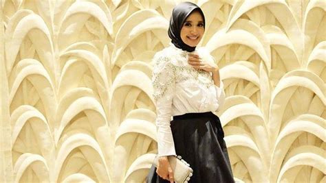 foto inspirasi busana kondangan dari selebriti berhijab