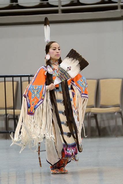 Women S Traditional Dance Native American Women Native American