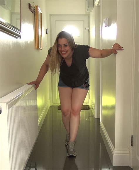 piss blog tammy oldham pissing in her shorts