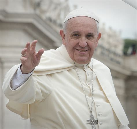 en irlande le pape francois demande pardon  fait face aux accusations