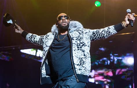R Kelly Backup Singer Recounts Seeing Him Have Sex With