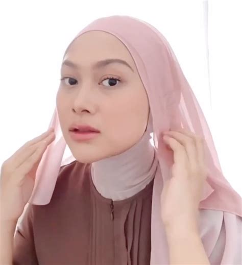 memakai hijab pashmina terbaru   cocok dipakai  segala acara