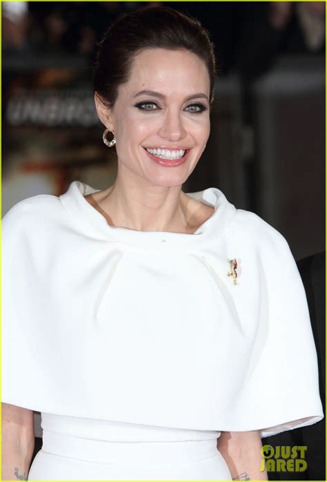 Angelina Jolie Removes Ovaries And Tubes Following Cancer