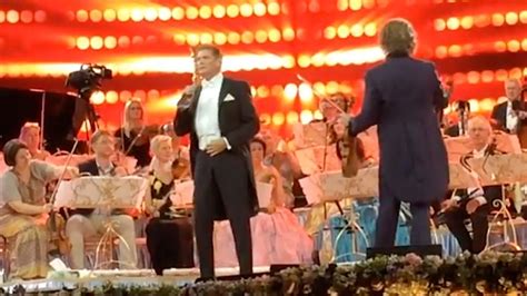 david hasselhoff steelt de show tijdens optreden met andré rieu in