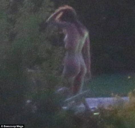 Emily Ratajkowski Goes Naked Filming New Thriller Daily