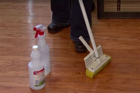 white vinegar  clean  type  floor