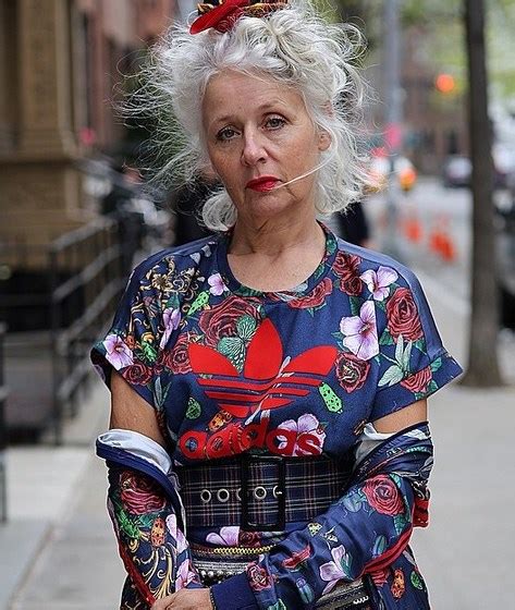 35 Stylish Clothes For 70 Years Old Woman What To Wear With White Hair