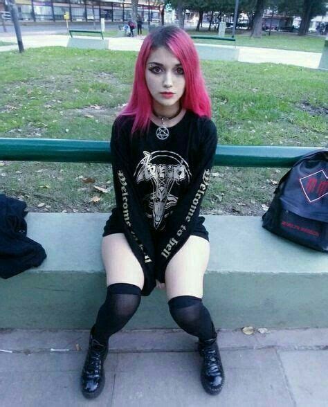 Pin By Anthony Schmidt On Things To Wear Hot Goth Girls Goth Outfits