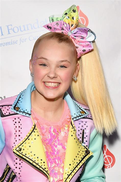 A Brief Explainer On Jojo Siwa For Everyone Who Keeps
