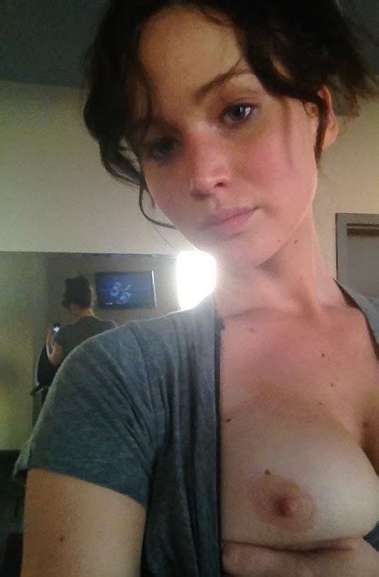 jennifer lawrence nude topless flash boobs big tits selfie leaked celebrity leaks scandals