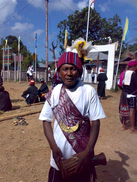 sejarah suku tanimbar kebudayaan hukum  pakaian adat