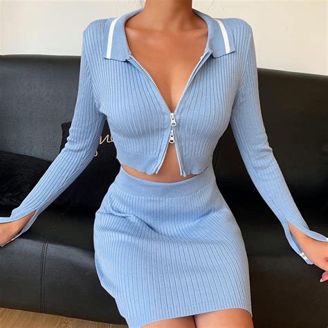 China Women′s Sexy Knitted Blue Skirt Suit Hang Strip Zipper Sweater