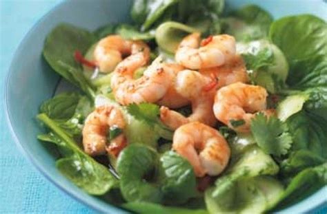 lunch under 200 calories that will keep you full all afternoon prawn salad meals under 200