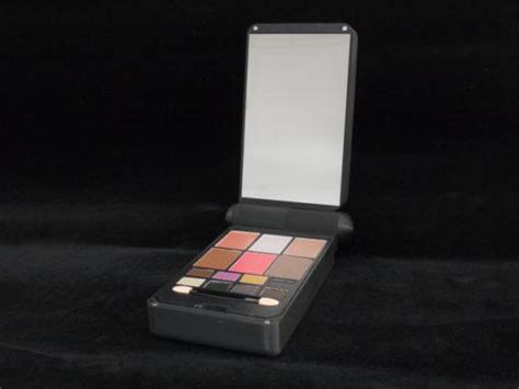 Sexycyborg Strikes Again With The Pi Palette A 3d Printed Makeup