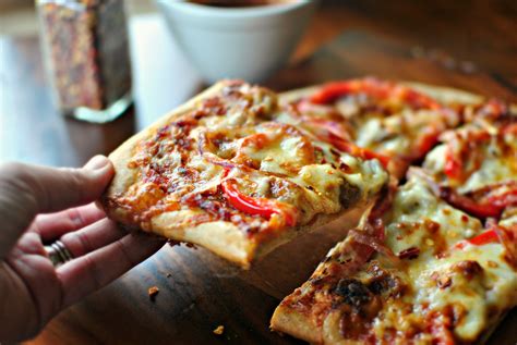 spicy three cheese italian sausage and red pepper pizza