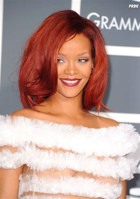 Os Cachos Não Duraram Muito E Rihanna Voltou A Usar O Cabelo Liso
