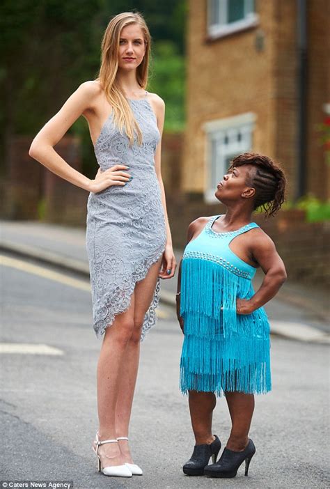 Model Mary Russell Is 4ft Tall Won T Let Her Size Hold Her Back Daily
