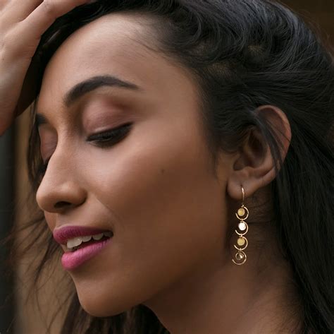 types  earrings  woman   melorra