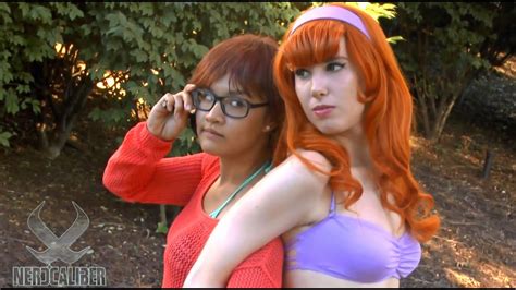 velma and daphne scooby doo cosplay at animenext 2014
