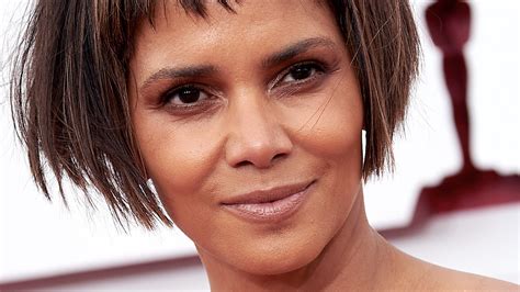 The Truth About Halle Berry S Oscars Haircut