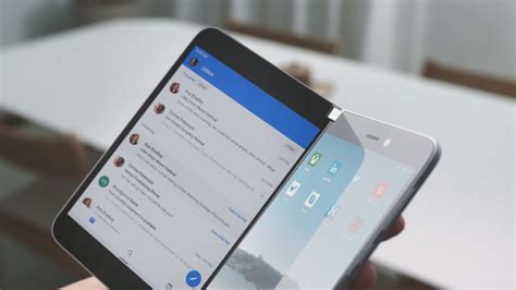microsoft toont prototype van surface duo telefoon met android tablets en telefoons nieuws