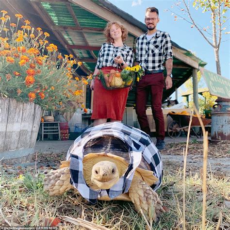 california couple delights social media by matching their outfits with