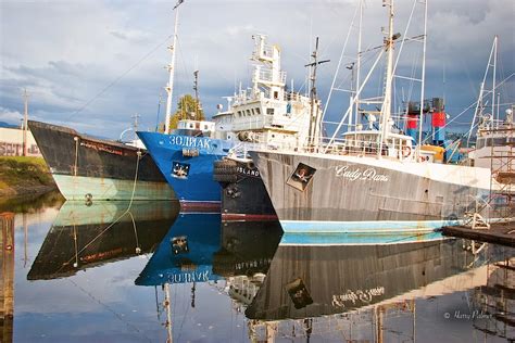 ships  north van shipyard   portrait  canada