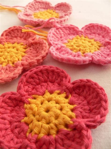 [free patterns] 12 quick and easy crochet flower patterns