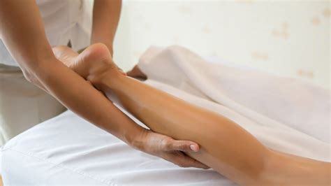 come eseguire un massaggio rilassante schiena e gambe oligenesi