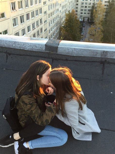 Pin En Kissing Chicas ️