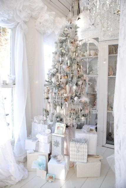 creative white christmas tree decorating ideas