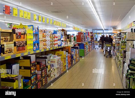 aldi discount supermarket moenchengladbach germany stock photo royalty  image  alamy