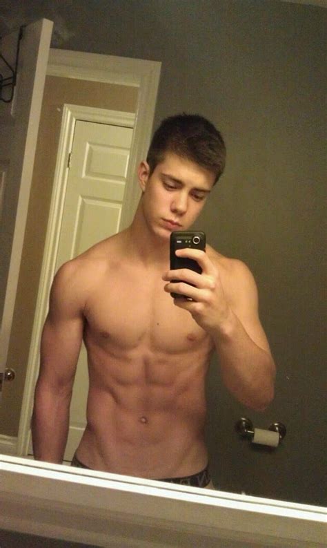 nude guy selfies